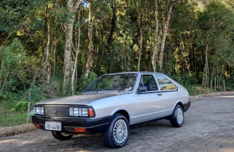 Volkswagen Passat 1.6 - Foto #1