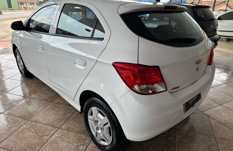 Chevrolet Onix 1.0 LT (Flex) - Foto #4