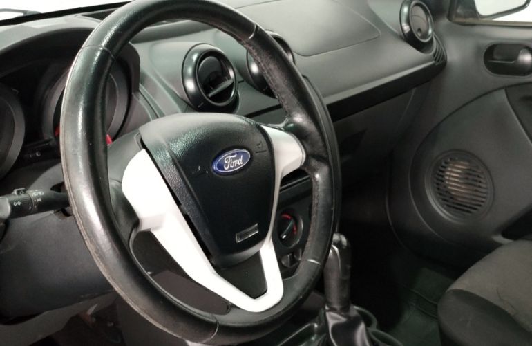 Ford Fiesta Hatch 1.0 - Foto #6