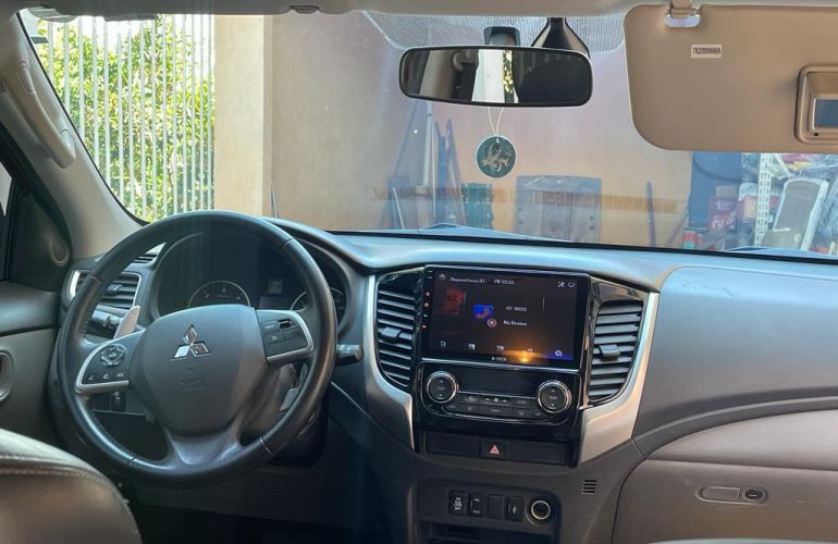 Mitsubishi L200 Triton Sport 2.4 TD HPE Top 4WD (Aut) - Foto #1