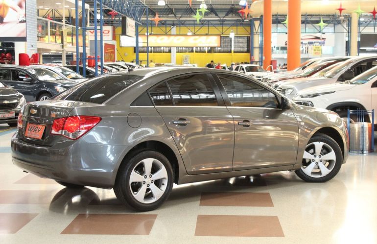 Chevrolet Cruze 1.8 LT 16V Sedan - Foto #2