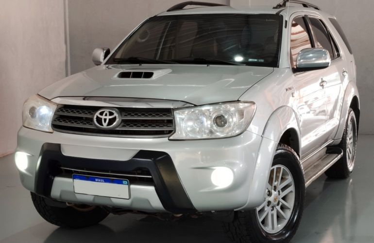 Toyota Hilux SW4 SRV 3.0 4X4 (7 Lugares) - Foto #2