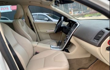 Volvo XC60 2.0 T5 Dynamic - Foto #4