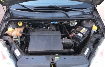 Ford Fiesta Hatch 1.6 (Flex) - Foto #2