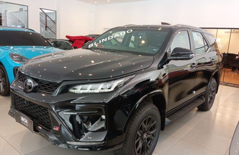 Toyota Hilux Sw4 2.8 D-4d Turbo Gr-s 7l 4x4 - Foto #3
