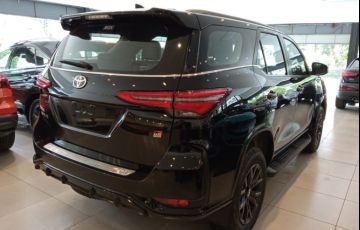 Toyota Hilux Sw4 2.8 D-4d Turbo Gr-s 7l 4x4 - Foto #6