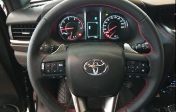 Toyota Hilux Sw4 2.8 D-4d Turbo Gr-s 7l 4x4 - Foto #9
