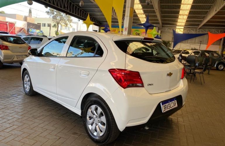 Chevrolet Onix 1.0 LT (Flex) - Foto #4