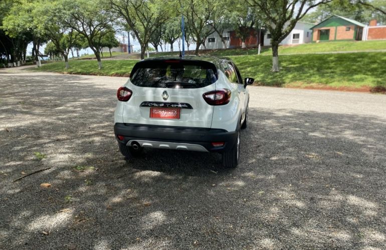 Renault Captur 1.6 Life CVT - Foto #4