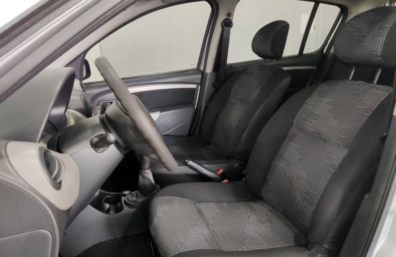 Renault Sandero Expression 1.0 16V (Flex) - Foto #7