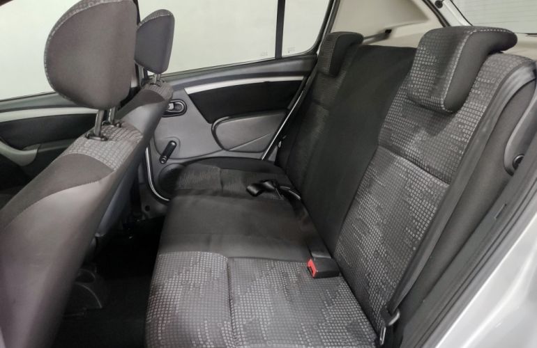 Renault Sandero Expression 1.0 16V (Flex) - Foto #8
