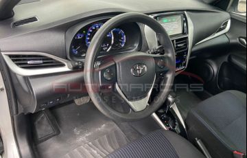 Toyota Yaris 1.3 XL Connect Plus Tech CVT - Foto #6