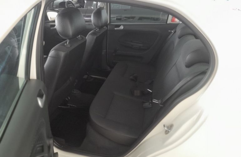 Volkswagen Voyage (G6) Comfortline 1.6 (Flex) - Foto #7