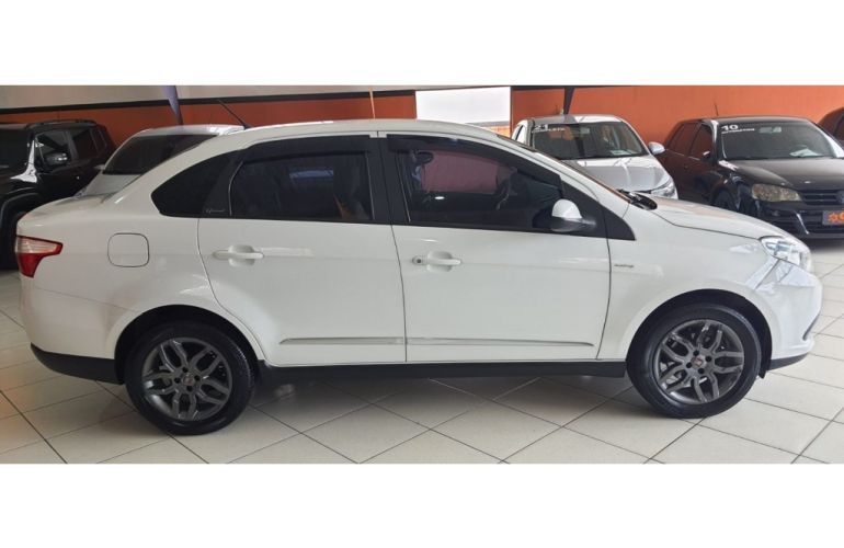 Fiat Grand Siena Essence 1.6 16V Dualogic (Flex) - Foto #4