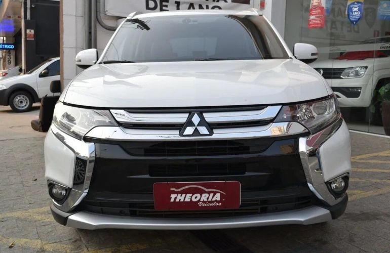 Mitsubishi Outlander 2.2 Mivec Di-d Hpe-s Awd - Foto #2