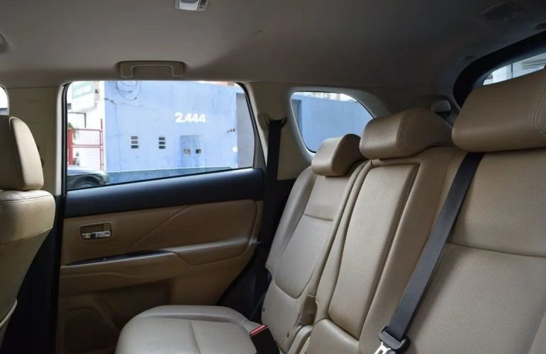 Mitsubishi Outlander 2.2 Mivec Di-d Hpe-s Awd - Foto #10