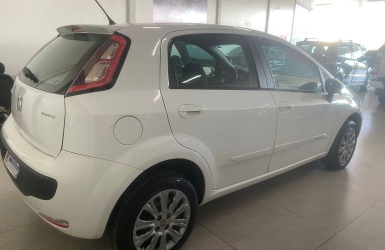 Fiat Punto Attractive 1.4 (Flex) - Foto #3