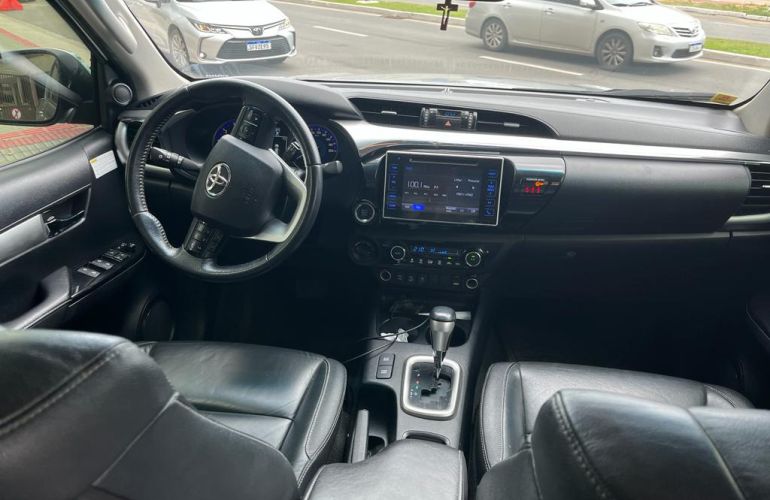 Toyota Hilux 2.8 TDI SRX CD 4x4 (Aut) - Foto #4