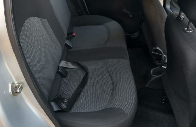 Peugeot 207 Hatch XR 1.4 8V (flex) 4p - Foto #6