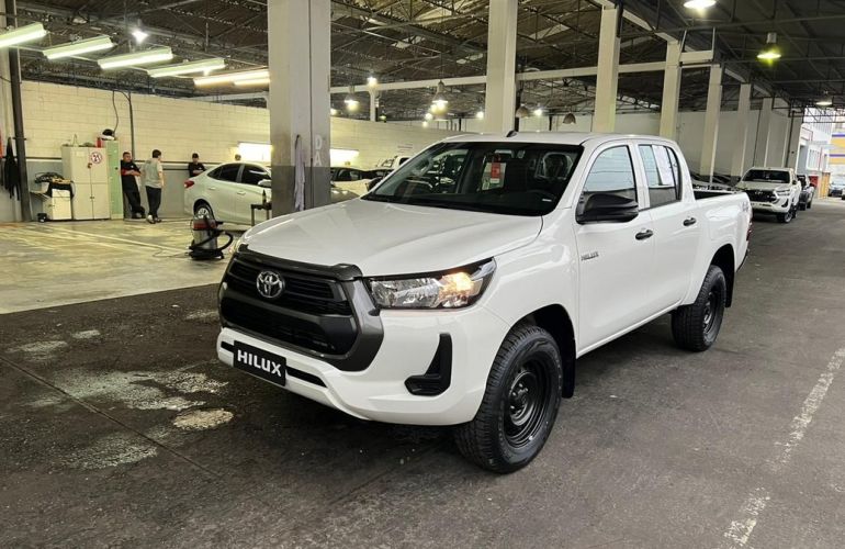 Toyota Hilux 2.8 D-4d Turbo CD Power Pack 4x4 - Foto #2