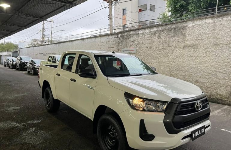 Toyota Hilux 2.8 D-4d Turbo CD Power Pack 4x4 - Foto #3