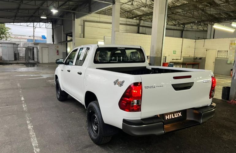 Toyota Hilux 2.8 D-4d Turbo CD Power Pack 4x4 - Foto #5