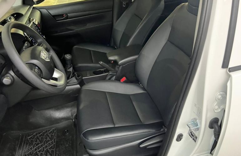 Toyota Hilux 2.8 D-4d Turbo CD Power Pack 4x4 - Foto #10