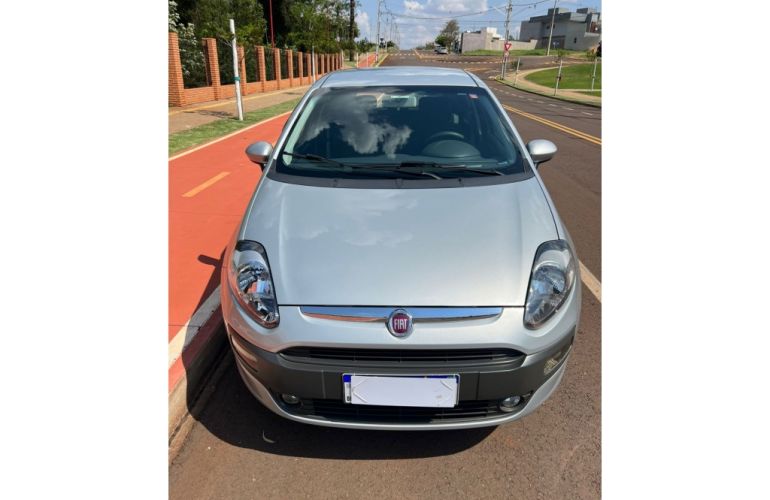 Fiat Punto Essence 1.6 16V (Flex) - Foto #1