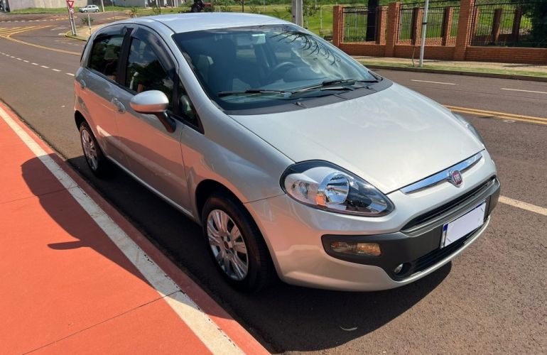 Fiat Punto Essence 1.6 16V (Flex) - Foto #2
