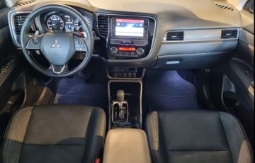 Mitsubishi Outlander 3.0 Mivec V6 Hpe-s Awd - Foto #4