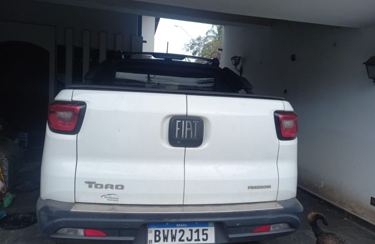 Fiat Toro Freedom 1.8 AT6 4x2 (Flex) - Foto #3