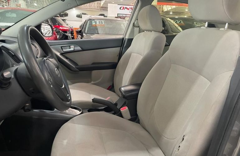 Kia Cerato 1.6 Ex3 Sedan 16v - Foto #8