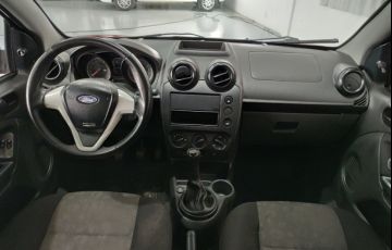 Ford Fiesta Hatch 1.0 - Foto #9