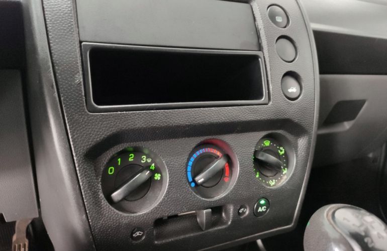 Ford Fiesta Hatch 1.0 - Foto #10