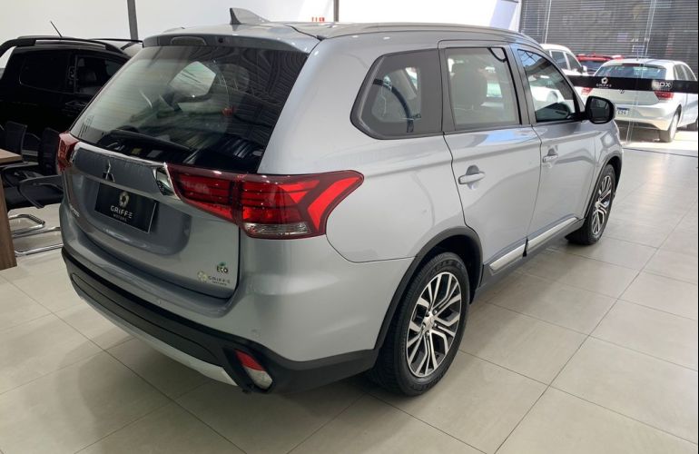 Mitsubishi Outlander 2.0 Comfort 16v - Foto #4