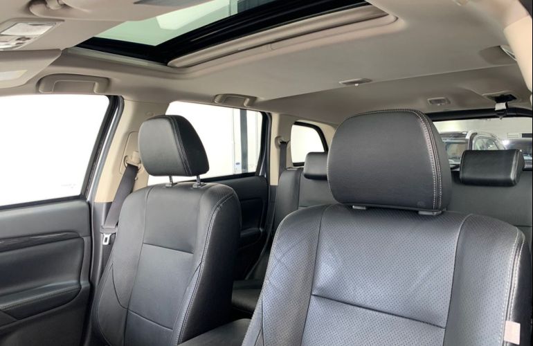 Mitsubishi Outlander 2.0 Comfort 16v - Foto #9
