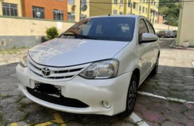 Toyota Etios X 1.3 (Flex) - Foto #2