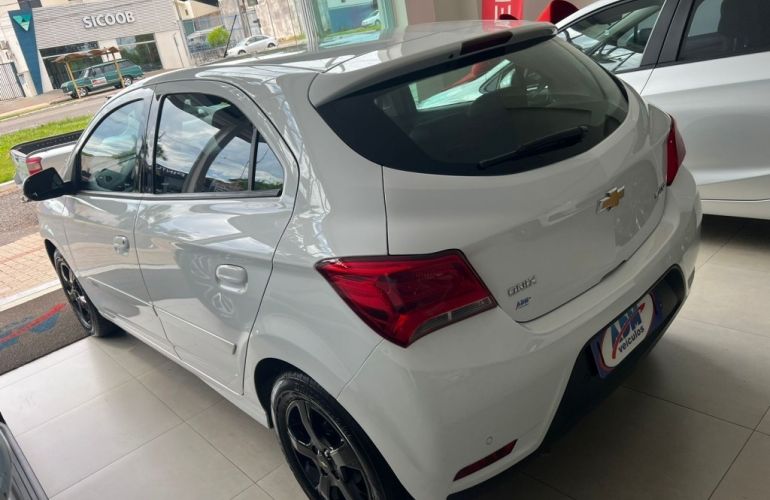 Chevrolet Onix 1.4 LTZ SPE/4 - Foto #8