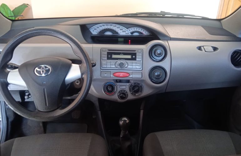 Toyota Etios XS 1.3 (Flex) - Foto #4