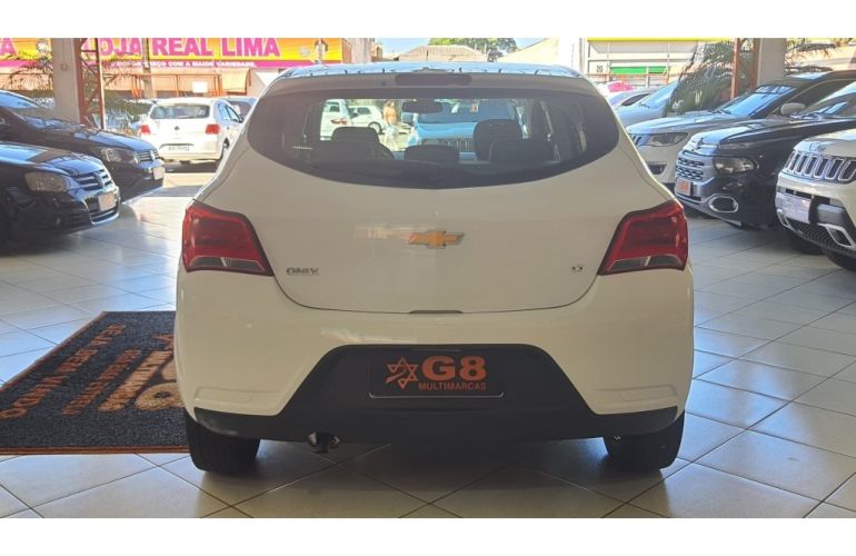 Chevrolet Onix 1.0 LT (Flex) - Foto #6