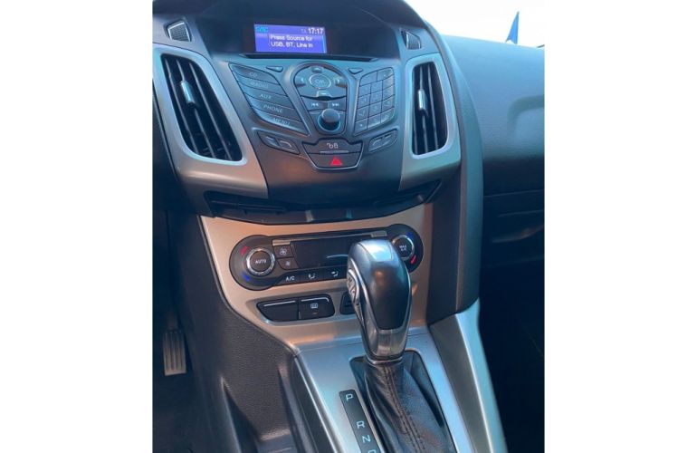 Ford Focus Hatch SE 2.0 16V PowerShift - Foto #8