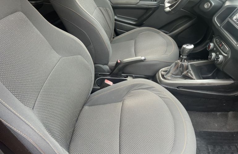 Chevrolet Onix 1.0 LT (Flex) - Foto #4