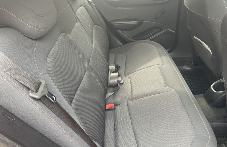Chevrolet Onix 1.0 LT (Flex) - Foto #5