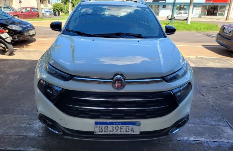 Fiat Toro Volcano 2.0 diesel AT9 4x4 - Foto #2