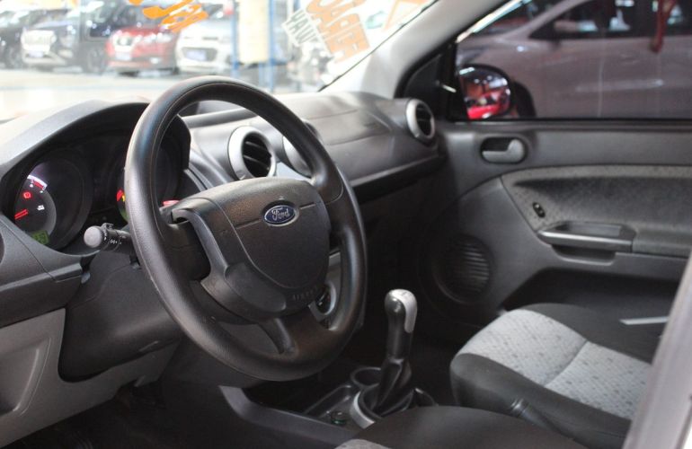 Ford Fiesta 1.6 SE Hatch 16v - Foto #3