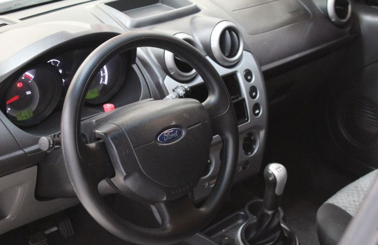 Ford Fiesta 1.6 SE Hatch 16v - Foto #4
