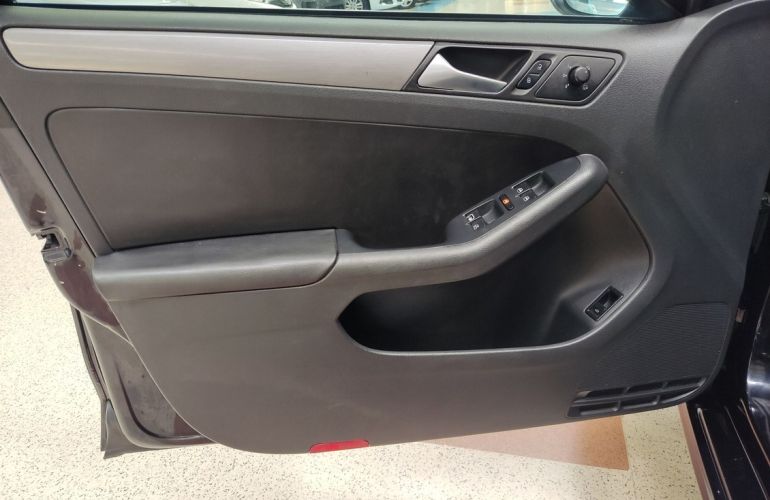 Volkswagen Jetta 2.0 TSi Highline 200cv - Foto #4