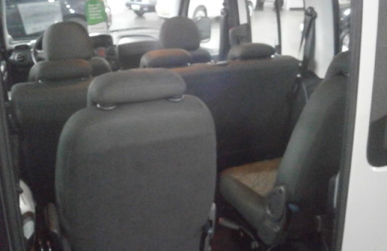 Fiat Doblò Essence 1.8 7L (Flex) - Foto #10
