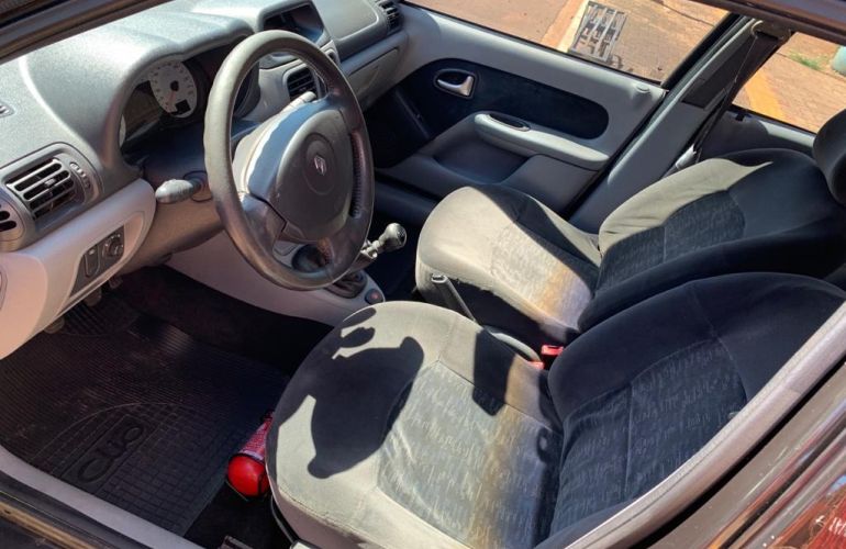Renault Clio Sedan Privilége 1.6 16V (flex) - Foto #8