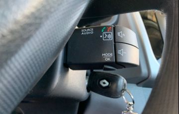 Renault Logan Expression 1.0 16V (Flex) - Foto #10